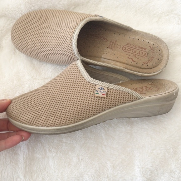 Fly Flot beige tan slip on clogs shoes size 39/9 - Picture 1 of 9